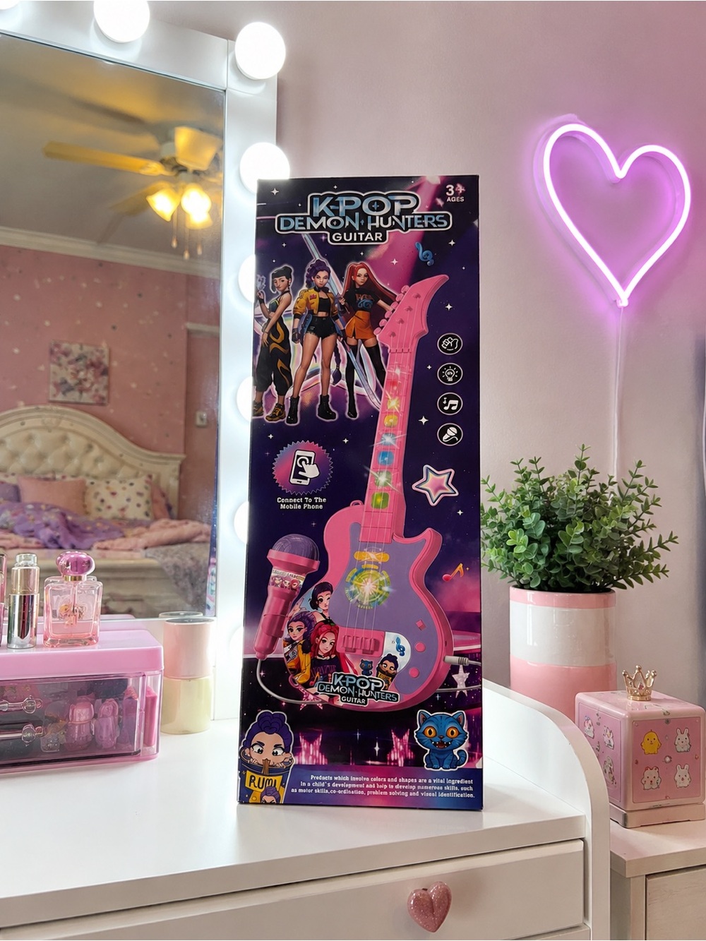 KPOP Demon Hunters Light Up Guitar & Microphone Set